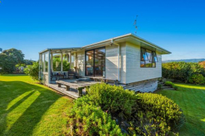 Waikanae Waves - Waikanae Beach Holiday Home